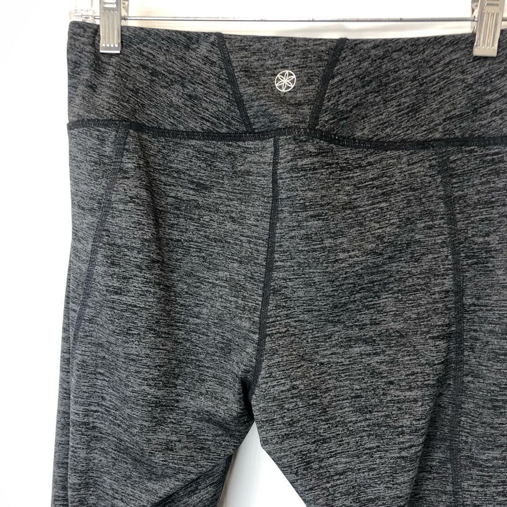 Gaiam gray Capri workout casual leggings size medium - Picture 7 of 13